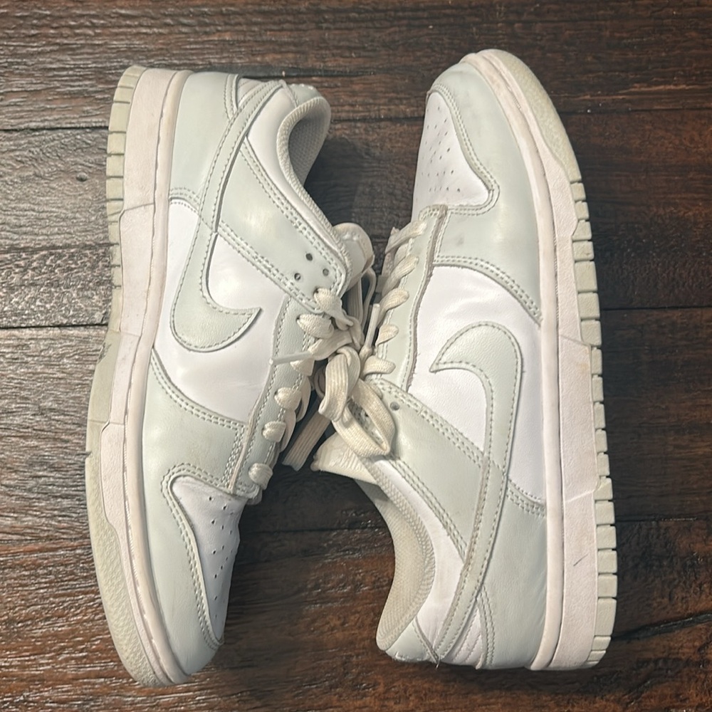 Nike Women's Low-Top Sneakers White and Light Gray. Size 8. UGC - Picture 3 of 8